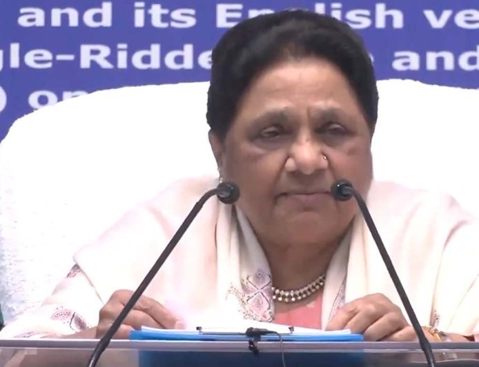 डबल गेम खेल रही Congress को Mayawati ने किया Out, Uttar Pradesh की इस राजनीतिक हलचल ने सबको चौंकाया