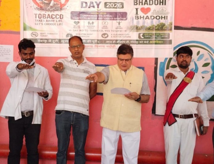 नो तंबाकू दिवस पर स्वास्थ्य कर्मियों ने ली शपथ:सीएमओ ने चिकित्सकों और कर्मचारियों को तंबाकू छोड़ने का संकल्प दिलाया