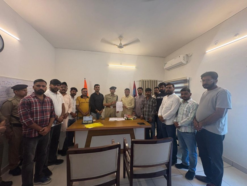 एसपी क्राइम से मिले विधायक शिव अरोरा पहचान छुपाकर व्यापार करने वालों के खिलाफ चेकिंग अभियान चालने की रखी मांग! विधायक बोले लेंड जिहाद, लव जिहाद के बाद रुद्रपुर मे बिरयानी जिहाद को किसी सूरत मे नहीं किया जायेगा बर्दाश्त, हिन्दुओ की भवनाओं के साथ खिलाफ रुद्रपुर मे नहीं चलेगा*