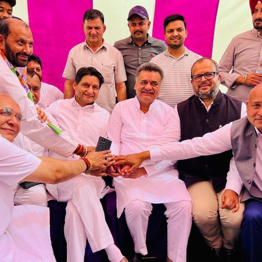 पंचकूला मेयर चुनाव में पहली बार हुड्‌डा गुट की दस्तक:हाथ पर हाथ रख साथ रहने की कसम, मंच पर हर गुट का चेहरा