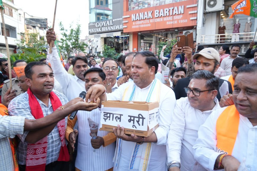 तीन राज्यों की जीत पर भाजपाईयों ने भगत सिंह चौक पर मनाया जश्न