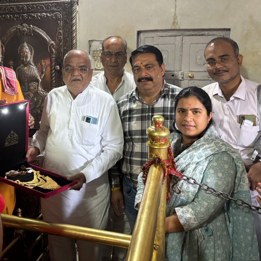 हिमाचल के मंदिर में 100 ग्राम सोने का हार चढ़ाया:महाराष्ट्र से आए श्रद्धालु बोले- मां की कृपा से मन्नत पूरी हुई