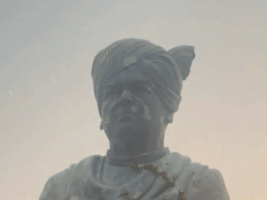 पूर्व उप-प्रधानमंत्री ताऊ देवी लाल की प्रतिमा पर फेंका कीचड़:कुरुक्षेत्र में JJP कार्यकर्ताओं में नाराजगी, विरोध जताते हुए किया साफ
