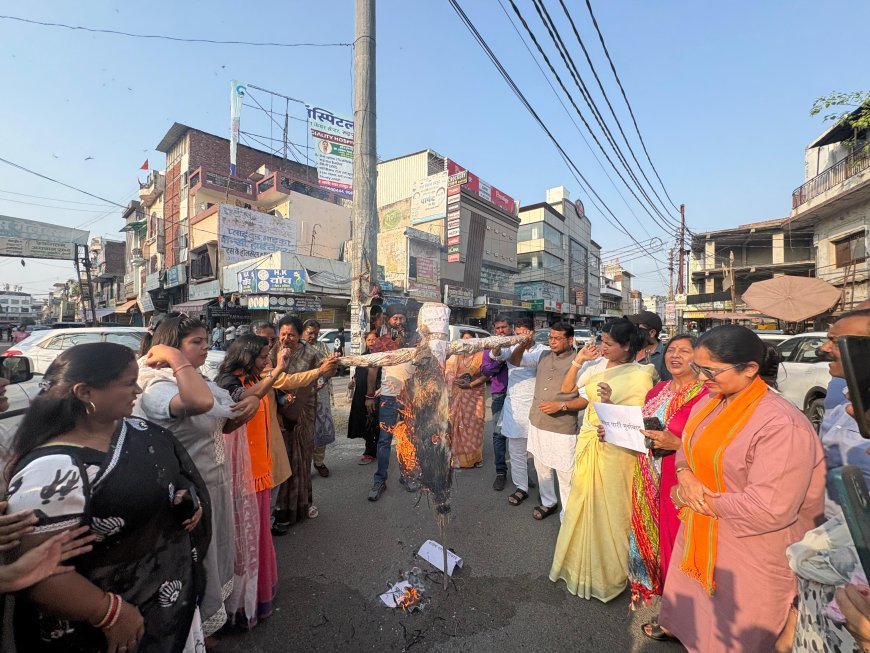भाजपा महिला मोर्चा ने किया कांग्रेस पार्टी का पुतला दहन, दिखा भारी आक्रोश*