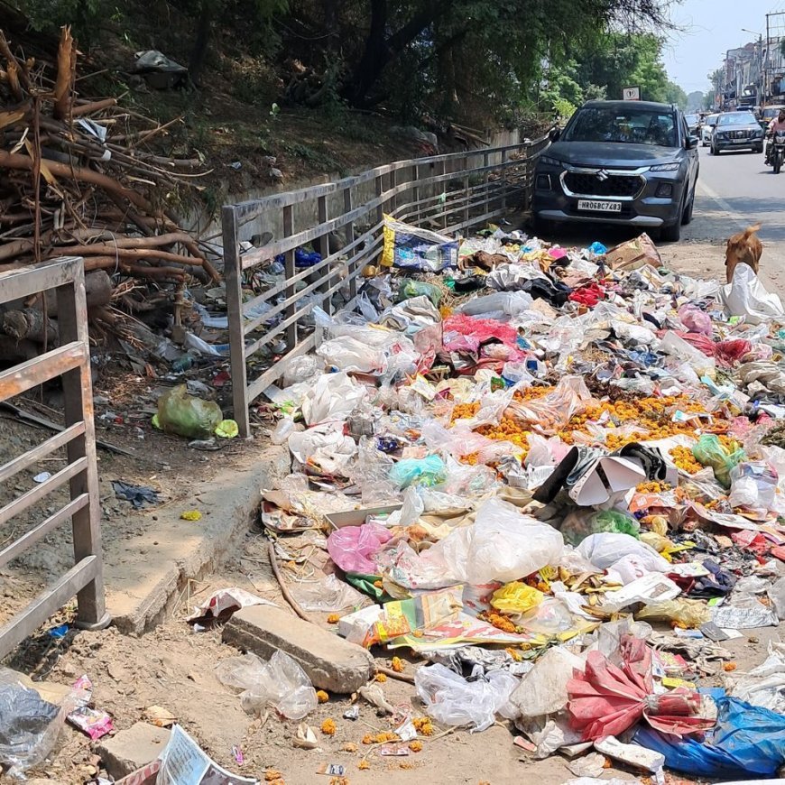 घरौंडा में स्वच्छ सर्वेक्षण के बीच सफाई व्यवस्था चरमराई:गंदगी के ढेर लगे, नाले ओवरफ्लो, नगर पालिका के आधे कर्मचारी हड़ताल पर