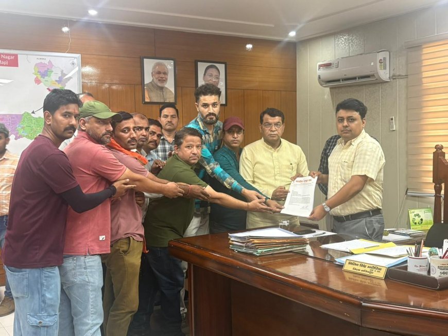 भारतीय मजदूर संघ के कम्पनी गेट के बाहर लगे यूनियन के झंडे को सिडकुल प्रशासन द्वारा हटाने के विषय पर विधायक शिव अरोरा के नेतृत्व मे जिला अधिकारी को सौपा ज्ञापन*