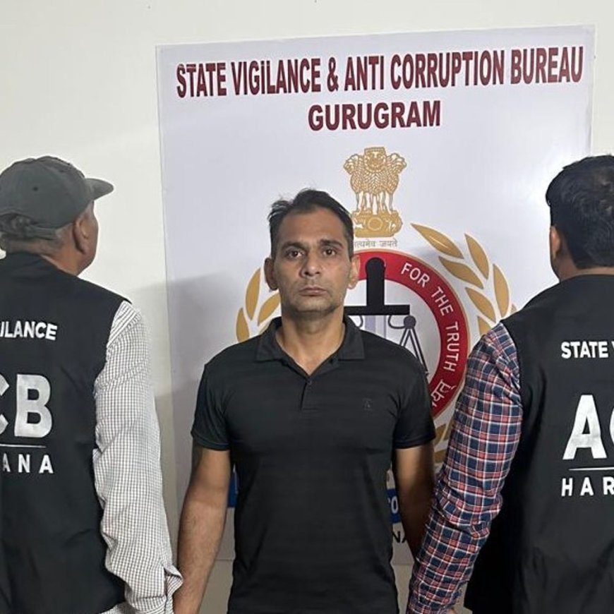 गुरुग्राम में फायरकर्मी 15 हजार रिश्वत लेता गिरफ्तार:कार से 2.98 लाख कैश भी बरामद; सोसायटी के अकाउंटेंट ने दी थी शिकायत