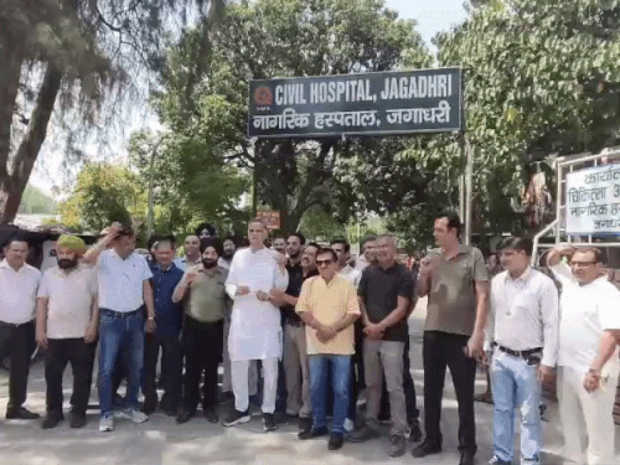 यमुनानगर के 2000 मेडिकल स्टोर बंद:हड़ताल कर ई-फार्मेसी के विरोध में प्रदर्शन, बोले- मरीजों की सेहत के साथ खिलवाड़ हो रहा