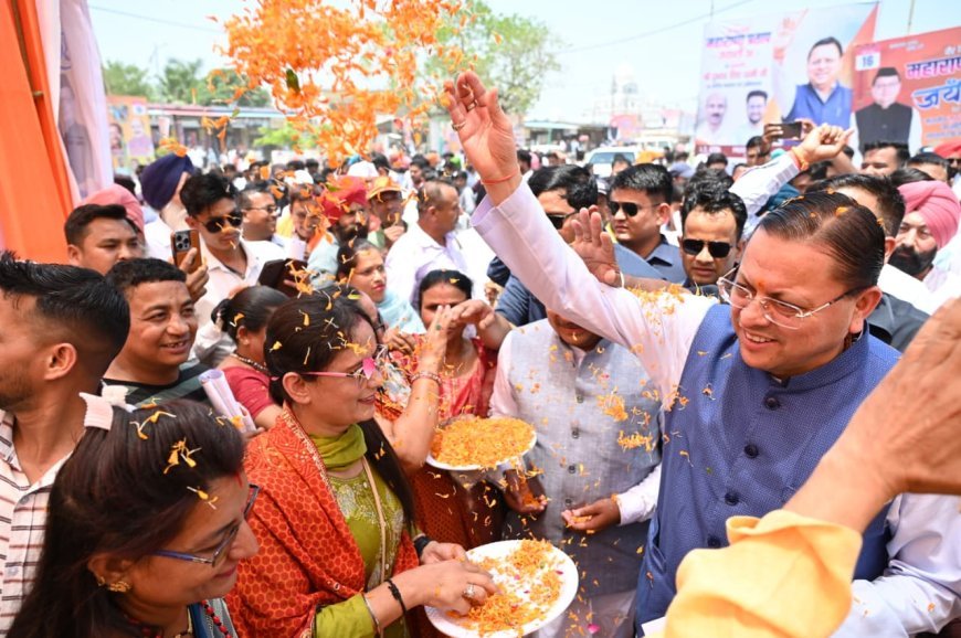 नानकमत्ता में माननीय मुख्यमंत्री का पुष्प व फूलमालाओं से भव्य स्वागत।*