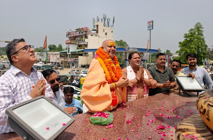 त्रिशूल चौक की भव्यता देखकर अभिभूत हुए स्वामी यतीन्द्रानंद गिरि