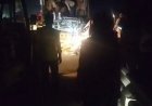 पूर्वांचल एक्सप्रेस-वे पर बस-ट्रक टक्कर, 5 घायल:ड्राइवर डेढ़ घंटे केबिन में फंसा रहा, गैस कटर से निकाला गया