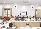 बैठक में अनुपस्थित दो बीईओ से मांगा गया जवाब:प्रयागराज में डीएम सख्त; स्कूलों से हाईटेंशन लाइन हटाएं, लापरवाही पर दर्ज होगा मुकदमा