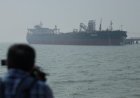 Strait of Hormuz में फिर महा-तनाव! टैंकर पर Unknown Projectile से हमला, British एजेंसी का अलर्ट।