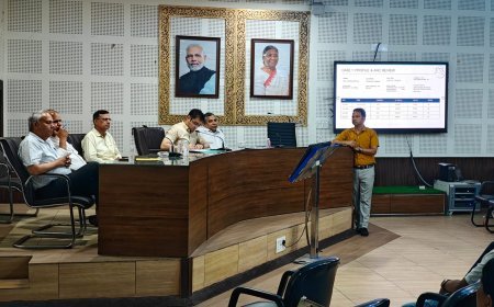 मातृ मृत्यु दर को कम करने हेतु मुख्य विकास अधिकारी (CDO) ने की समीक्षा बैठक; दिए कड़े निर्देश