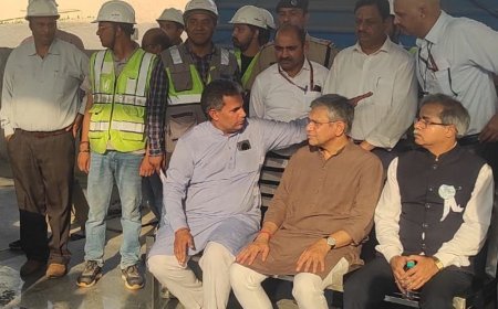 रेल मंत्री अश्विनी वैष्णव ने गुरुग्राम स्टेशन का लिया जायजा:नए डिजाइन, यात्री सुविधाओं को जाना, अफसरों को समय से काम पूरा करने के निर्देश