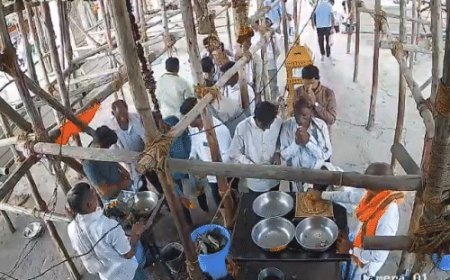 महाराष्ट्र के परभणी में हनुमान मंदिर की छत गिरी:7 की मौत, 25 घायल; शनिवार को प्रसाद लेने के लिए भीड़ जुटी थी