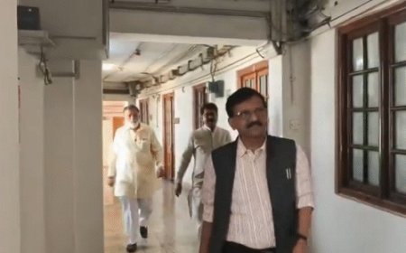 बागी सांसद बोले- ठाकरे गुट कांग्रेस में विलय चाहता है:इसलिए अलग हुए; स्पीकर को चिट्ठी सौंपी, शिवसेना शिंदे गुट में शामिल होंगे