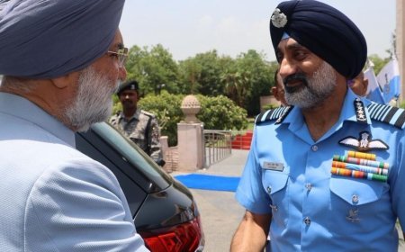 दिल्ली में महान वायुसेना अधिकारी को दी श्रद्धांजलि:एलजी संधू बोले- पद नहीं-कर्तव्य सबसे बड़ा; अर्जन सिंह की विरासत हर लोकसेवक के लिए प्रेरणा