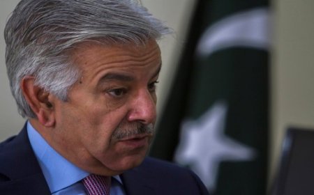 Pakistan में 'असली vs नकली' कश्मीरी पर जंग, PoK के PM और रक्षा मंत्री Khawaja Asif आपस में भिड़े