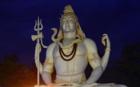 Shani Pradosh Vrat 2026: शनि प्रदोष व्रत पर होती है भगवान शिव की भी पूजा