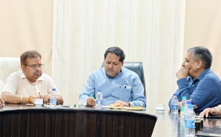 महापौर ने जिला अस्पताल में की स्वास्थ्य सेवाओं की समीक्षा