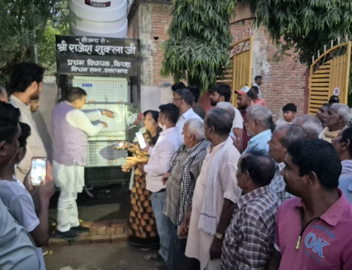 संजय कॉलोनीवासियों की मांग पर शिव मंदिर परिसर में वाटर कूलर स्थापित, पूर्व विधायक राजेश शुक्ला ने किया लोकार्पण