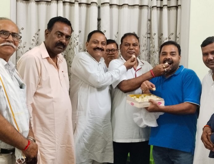 बीस सूत्रीय कार्यक्रम क्रियान्वयन समिति के उपाध्यक्ष बनने पर बधाई देने वालों का लगा तांता, सोशल मीडिया पर छाए रहे पूर्व मेयर रामपाल सिंह