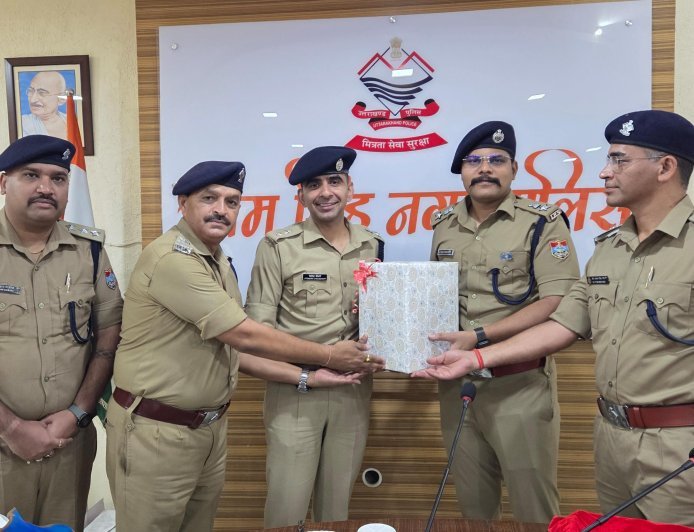 पुलिस अधीक्षक श्री जितेन्द्र चौधरी जी के स्थानांतरण पर ऊधम सिंह नगर पुलिस परिवार ने दी भावभीनी विदाई*