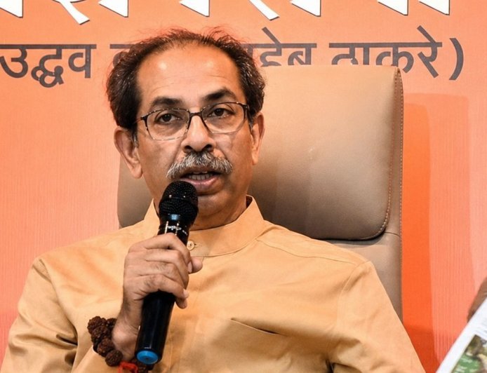 उद्धव ठाकरे की शिवसेना में टूट की अटकलें:शिंदे गुट के MLC का दावा- हमारे संपर्क में 7 सांसद; उद्धव बोले- जाने वाले खुशी-खुशी जाएं