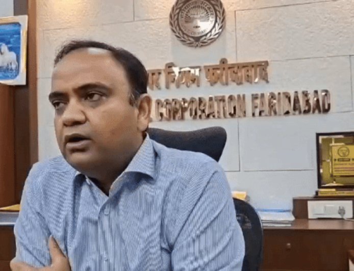 फरीदाबाद निगम कमिश्नर ने अधाकारियों से मांगी प्रगति रिपोर्ट:एक सप्ताह में समाधान रिपोर्ट पेश करने के निर्देश, लापरवाही मिलने पर होगी कार्रवाई