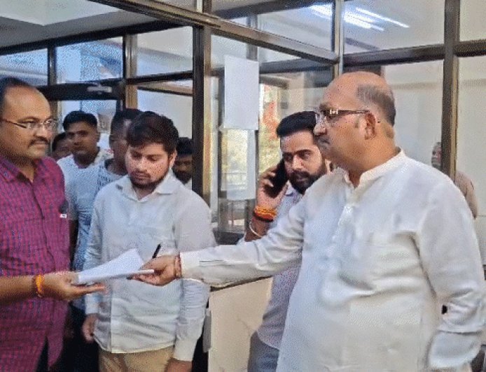 जोधपुर विधायक ने ट्रांसफर की अर्जी के लिए बनाया मंदिर:बोले- भगवान की मर्जी से सबका काम होगा, हम सिर्फ डाकिया हैं