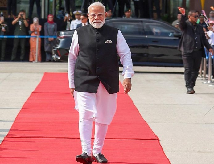 मोदी युग के बारह वर्ष: विकास, विश्वास और विराट का उदय