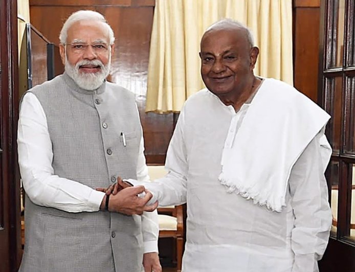 पूर्व प्रधानमंत्री HD Deve Gowda ने आलेख लिख कर बताया PM Modi की सफलता का राज, नेहरू और मोदी की तुलना करते हुए कह गये बड़ी बात
