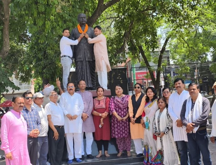 बलिदान दिवस पर डॉ. श्यामा प्रसाद मुखर्जी को किया नमन