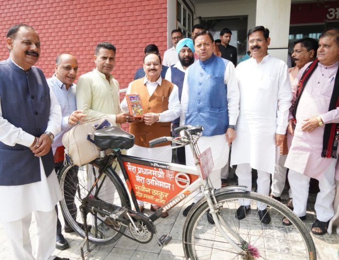 पीएम से प्रेरित होकर नवीन ने अपनाई साइकिल, केंद्रीय मंत्री नड्डा ने किया उत्साहवर्धन!*