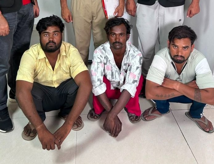 गुरुग्राम में मंदिरों में चोरी करने वाले 3 अरेस्ट:राजस्थान के रहने वाले हैं तीनों, 21 हजार कैश और ऑटो रिक्शा बरामद