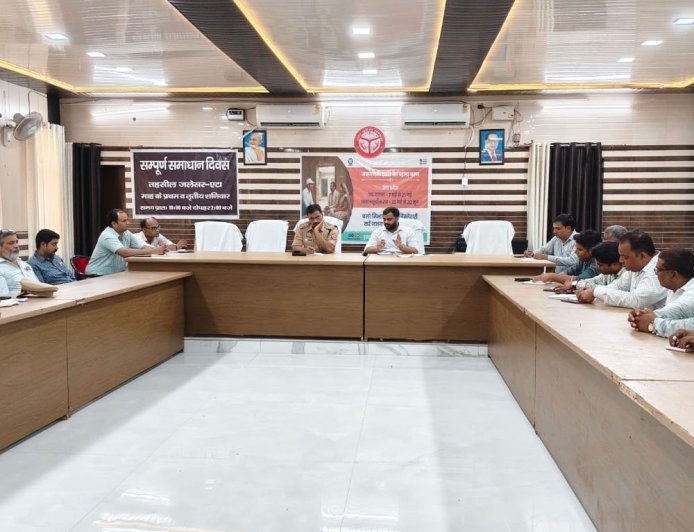 शनि जात मेले की व्यवस्थाओं को लेकर प्रशासन सतर्क:जिलाधिकारी अरविन्द सिंह के निर्देश पर जलेसर में समीक्षा बैठक की