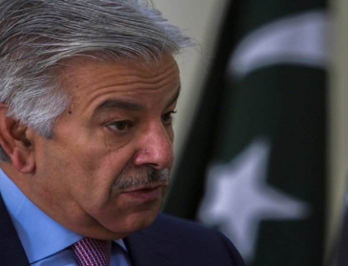Pakistan में 'असली vs नकली' कश्मीरी पर जंग, PoK के PM और रक्षा मंत्री Khawaja Asif आपस में भिड़े
