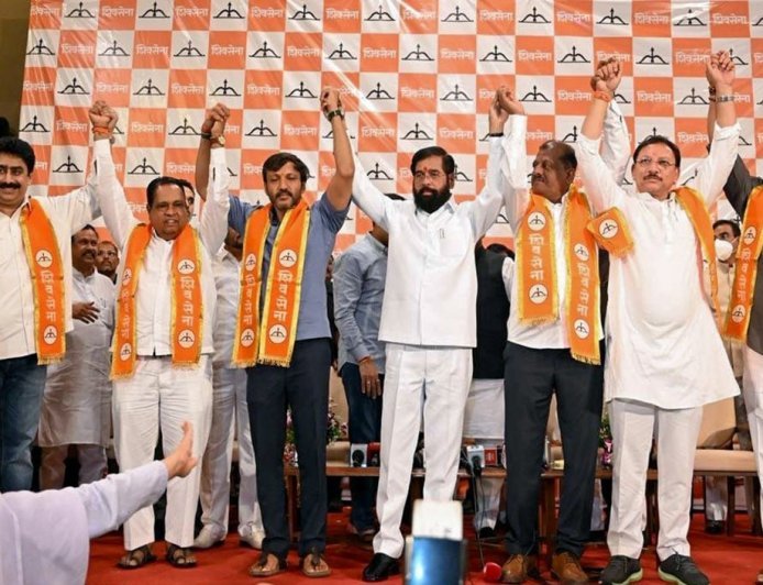 कानून का चकमा देने का अनैतिक खेल है दल बदल