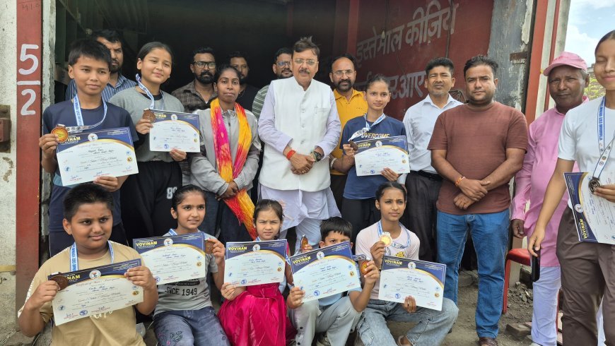 राज्य स्तरीय वोविनाम चैंपियनशिप के पदक विजेता खिलाड़ियों को पूर्व विधायक राजेश शुक्ला ने किया सम्मानित