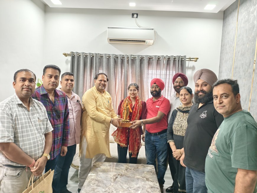महापौर ने पीसीएस टॉपर जसमीत कौर को किया सम्मानित