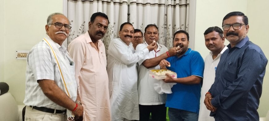 बीस सूत्रीय कार्यक्रम क्रियान्वयन समिति के उपाध्यक्ष बनने पर बधाई देने वालों का लगा तांता, सोशल मीडिया पर छाए रहे पूर्व मेयर रामपाल सिंह