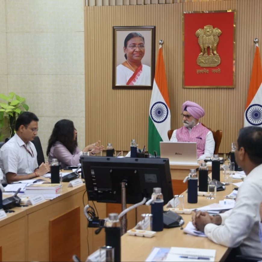 महिला सुरक्षा को लेकर दिल्ली एलजी की हाईलेवल मीटिंग:लास्टमाइल कनेक्टिविटी तक पर जोर, गोशाला बनाने के लिए दी मंजूरी