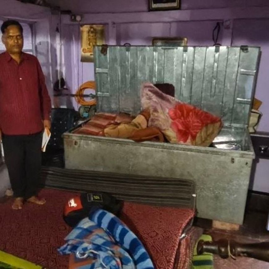 करौली में दिनदहाड़े चोरी, घर से नकदी-आभूषण गायब:जैन मंदिर के सामने मकान से 60 हजार नकद, चांदी के सिक्के-पायल चोरी