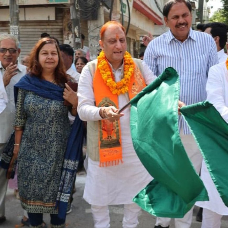 दिल्ली के रोहिणी में सफाई होगी और तेज:35 नए हाईटेक वाहन शामिल किए, कूड़ा मैनेजमेंट होगा सुपरफास्ट; मेयर ने दिखाई हरी झंडी