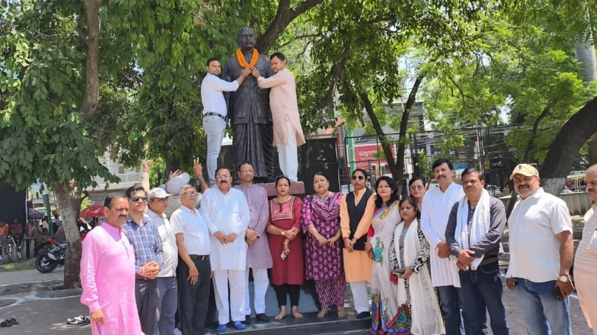 बलिदान दिवस पर डॉ. श्यामा प्रसाद मुखर्जी को किया नमन