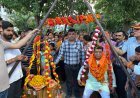 भूरारानी - शांति बिहार -छतरपुर 5 किलोमीटर मार्ग हेतु 2.47 करोड़ धनराशि स्वीकृत होने पर शांति बिहार व आस पास के क्षेत्रों मे विधायक शिव अरोरा का हुआ जोरदार स्वागत, डिवाइन कॉलोनी मे लोगो ने विधायक को लड्डूओ मे तोला*