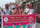 वाराणसी में सपा कार्यकर्ता ने किया अर्धनग्न विरोध:सिगरा थाने पहुंचकर SHO को दिया ज्ञापन,बोले- किसानों को 15 दिन के अंदर पर्याप्त मात्रा में मिले खाद