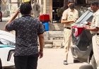 सांपला में सड़क पर खड़ी कारों के चालान:व्यापारी बोले-अतिक्रमण पर कार्रवाई नहीं, नगरपालिका पर दोहरे रवैये का आरोप
