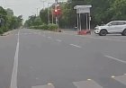 फरीदाबाद में गाड़ियों के एक्सीडेंट का VIDEO:रेड लाइट पर स्कॉर्पियो ने कीया सेल्टोस को मारी टक्कर, तीन गाड़ियां क्षतिग्रस्त, ड्राइवरों की बची जान